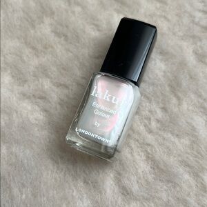 Londontown enhanced color polish - shade is Aurora chrome